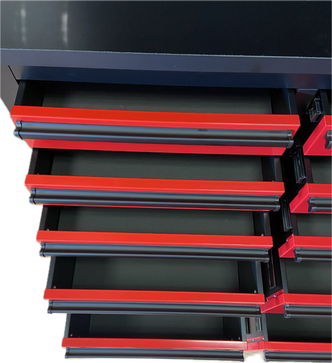 HYXION 72" BLACK/RED TOOL CHEST (15 DRAWERS, 3 CABINETS)